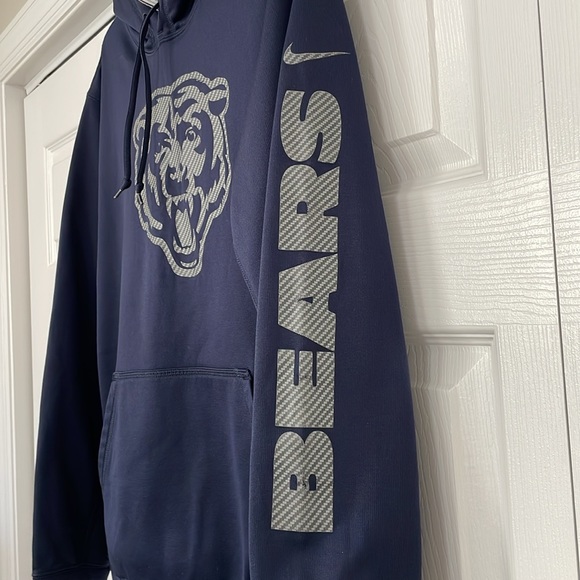 GUC Nike Therma fit hoodie Medium. Bear graphic front and sleeve Kangaroo pocket - Picture 5 of 10